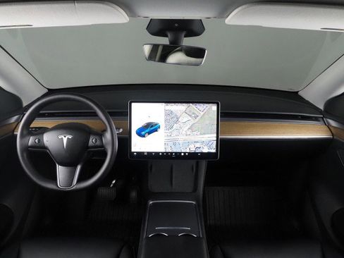 Used 2024 Tesla Model Y Long Range image 3