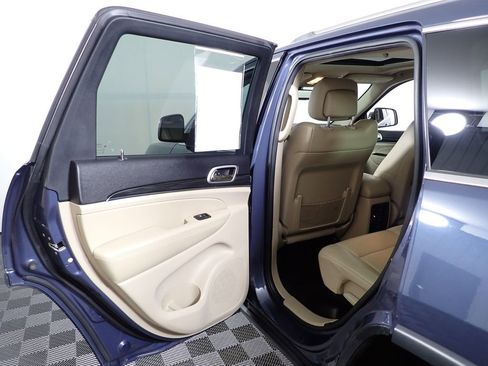 Used 2020 Jeep Grand Cherokee Limited AWD/4WD image 34