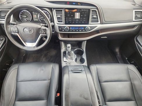 Used 2017 Toyota Highlander XLE image 20