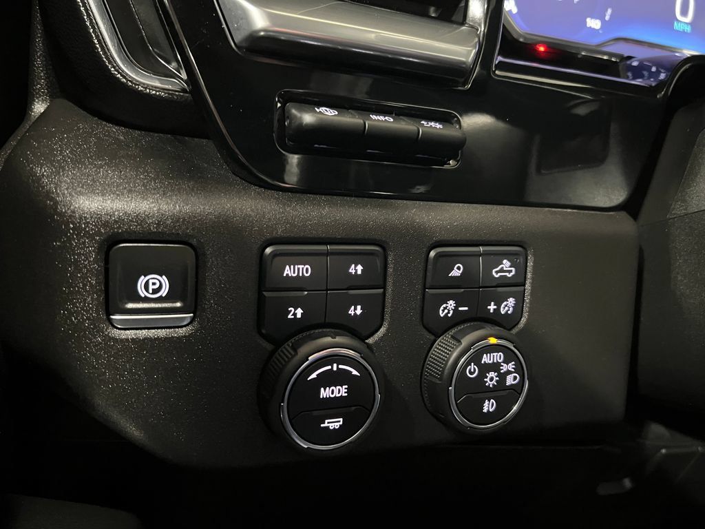 Used 2024 Chevrolet Silverado 3500 High Country w/ Technology Package AWD/4WD image 8