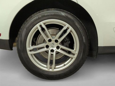 Certified 2025 Porsche Macan Turbo AWD/4WD image 25