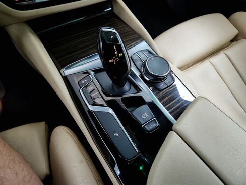 Used 2019 BMW 530i w/ Convenience Package image 19