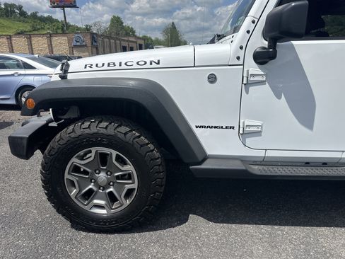 Used 2016 Jeep Wrangler Rubicon w/ Power Convenience Group AWD/4WD image 10