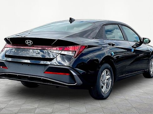 New 2026 Hyundai Elantra SE FWD image 29