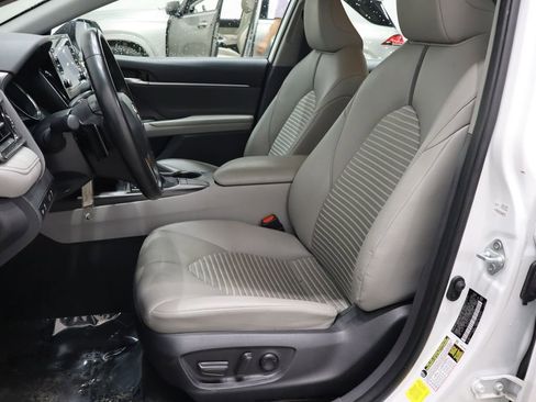 Used 2023 Toyota Camry SE image 10