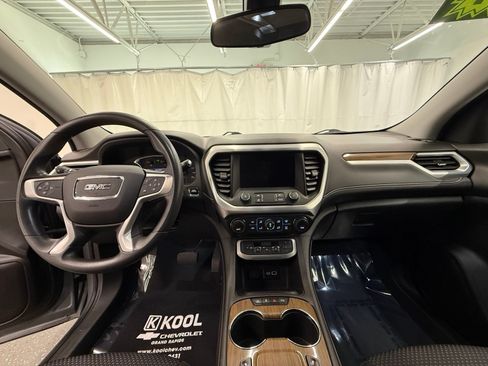 Used 2021 GMC Acadia SLE w/ Driver Convenience Package FWD image 17