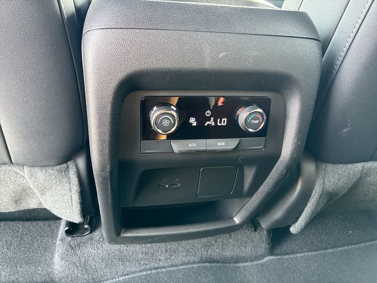 Used 2026 Chevrolet Traverse LT FWD image 21