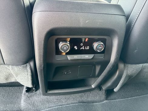 Used 2026 Chevrolet Traverse LT FWD image 21