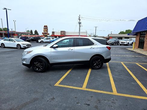 Used 2021 Chevrolet Equinox LT image 2