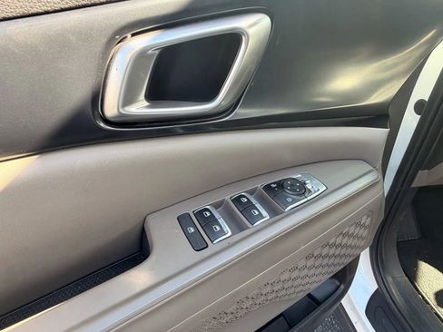 Used 2025 Kia Carnival image 22