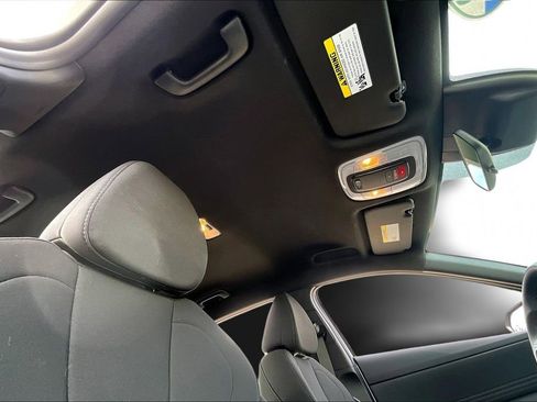 Used 2025 Hyundai Elantra SEL image 21