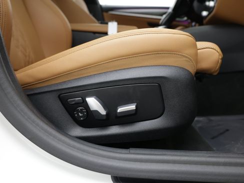 Used 2021 BMW 540i w/ Premium Package RWD image 43