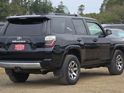 Used 2021 Toyota 4Runner TRD Off-Road Premium w/ Moonroof Package AWD/4WD image 4