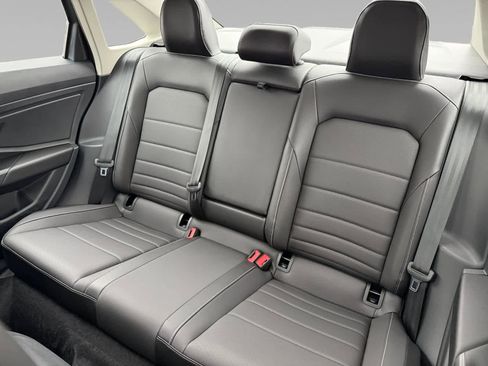 Used 2023 Volkswagen Jetta SE image 13