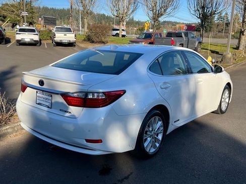 Used 2015 Lexus ES 300h image 7