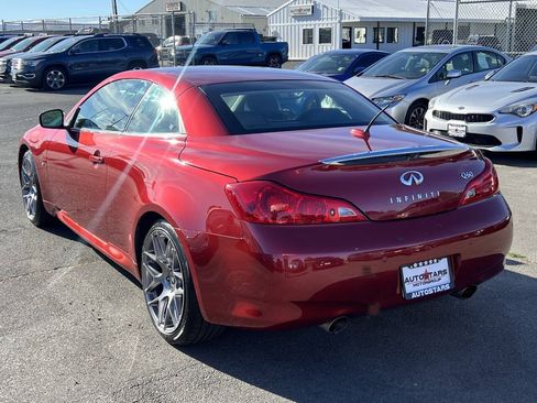 Used 2015 INFINITI Q60 Convertible w/ Premium Package RWD image 3