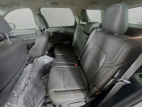 New 2026 Nissan Pathfinder SL image 14