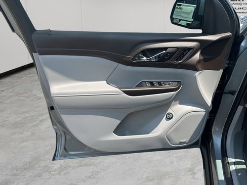 Used 2023 GMC Acadia SLT w/ Preferred Package image 25