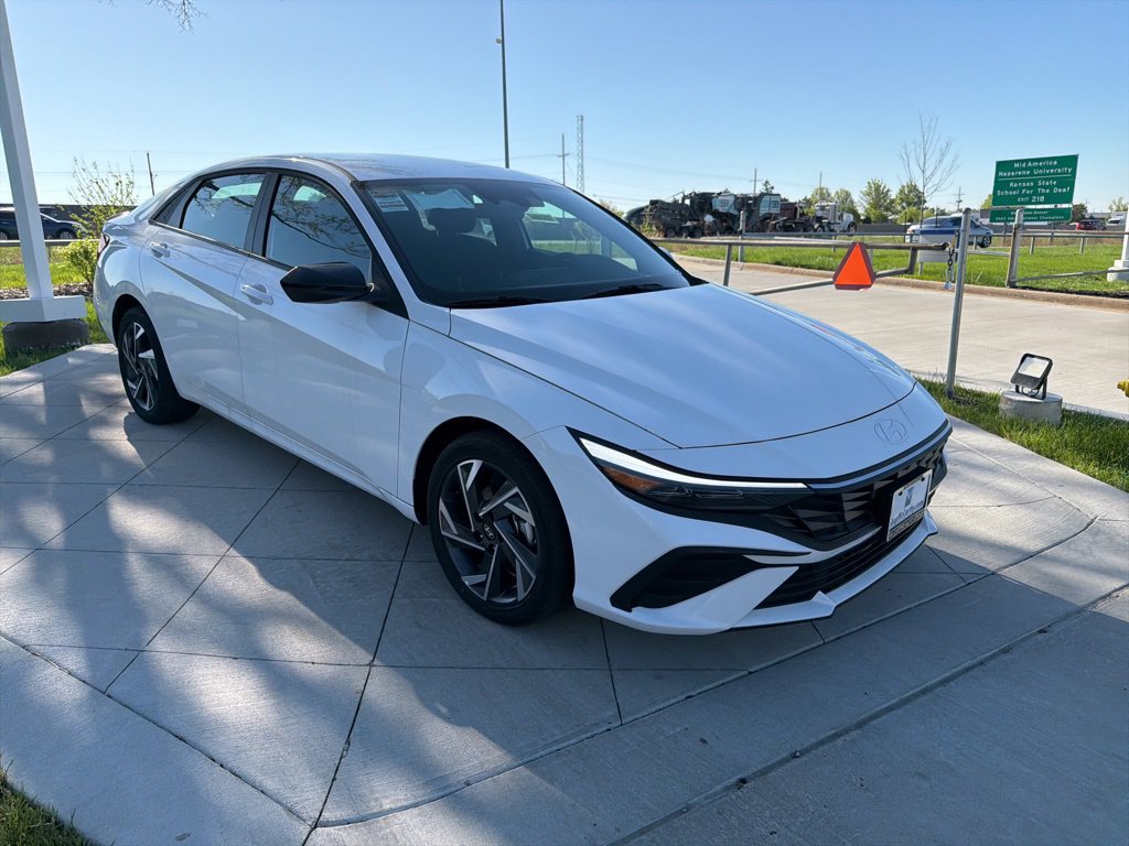 New 2025 Hyundai Elantra SEL FWD image 7