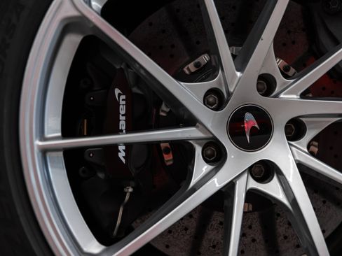 Used 2025 McLaren 750S RWD image 30