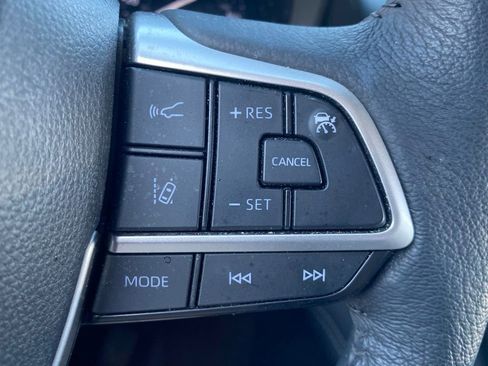 Used 2025 Toyota Sienna XLE w/ XLE Plus Package FWD image 29