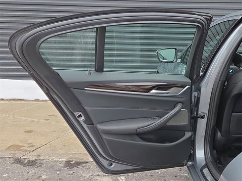 Used 2023 BMW 530e xDrive image 17