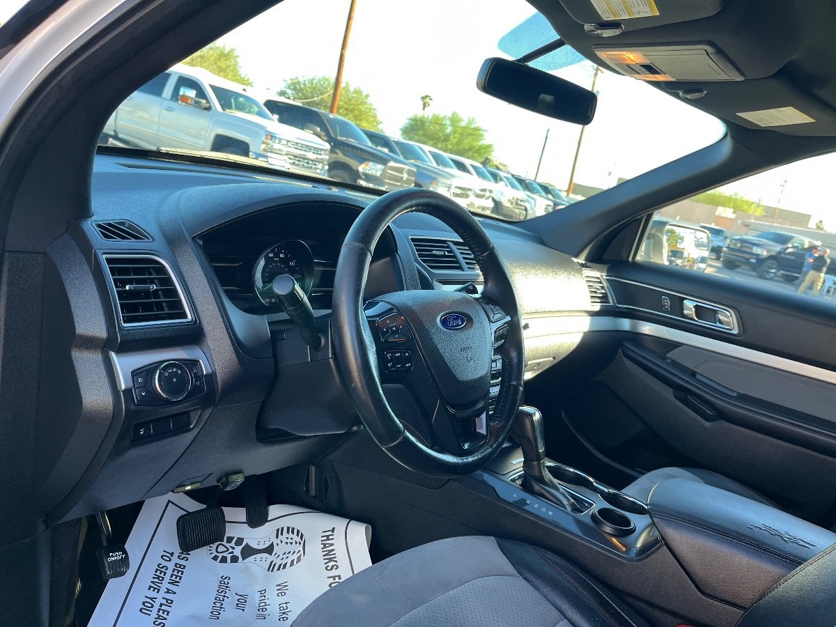 Used 2017 Ford Explorer XLT w/ Equipment Group 202A FWD image 25