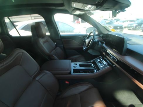 Used 2025 Lincoln Aviator Reserve w/ Equipment Group 201A AWD/4WD image 19