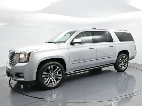 Used 2019 GMC Yukon XL Denali w/ Denali Ultimate Package image 3