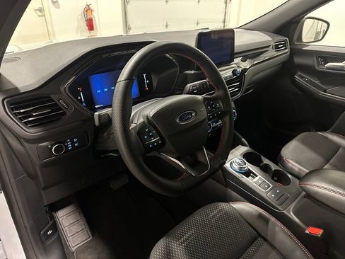 Used 2025 Ford Escape ST-Line FWD image 17