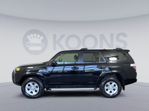 Used 2023 Toyota 4Runner SR5 AWD/4WD image 2
