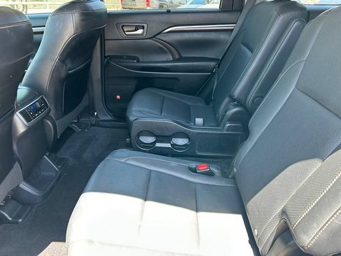 Used 2016 Toyota Highlander Limited FWD image 18