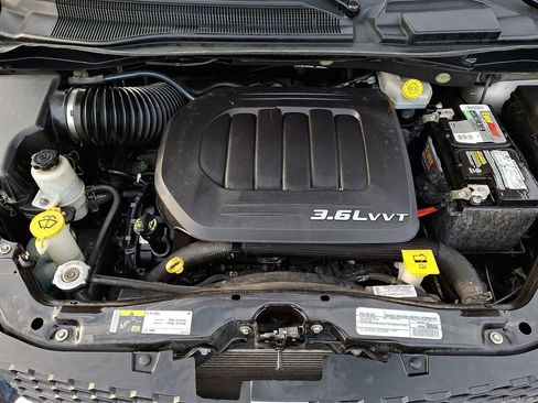 Used 2016 Dodge Grand Caravan SXT image 26