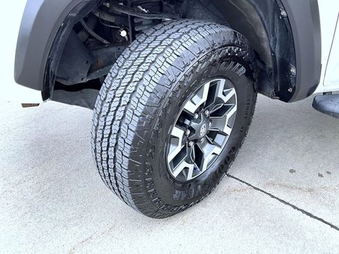 Used 2016 Toyota Tacoma TRD Sport image 25