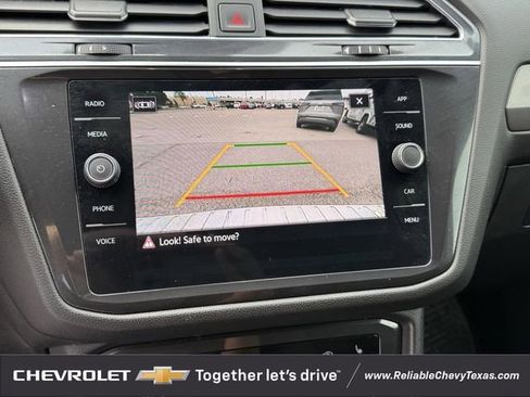 Used 2022 Volkswagen Tiguan SE image 25