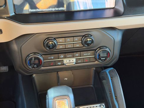 Used 2023 Ford Bronco Wildtrak image 8