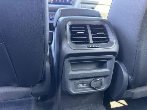 Certified 2024 Volkswagen Tiguan SE R-Line FWD image 32