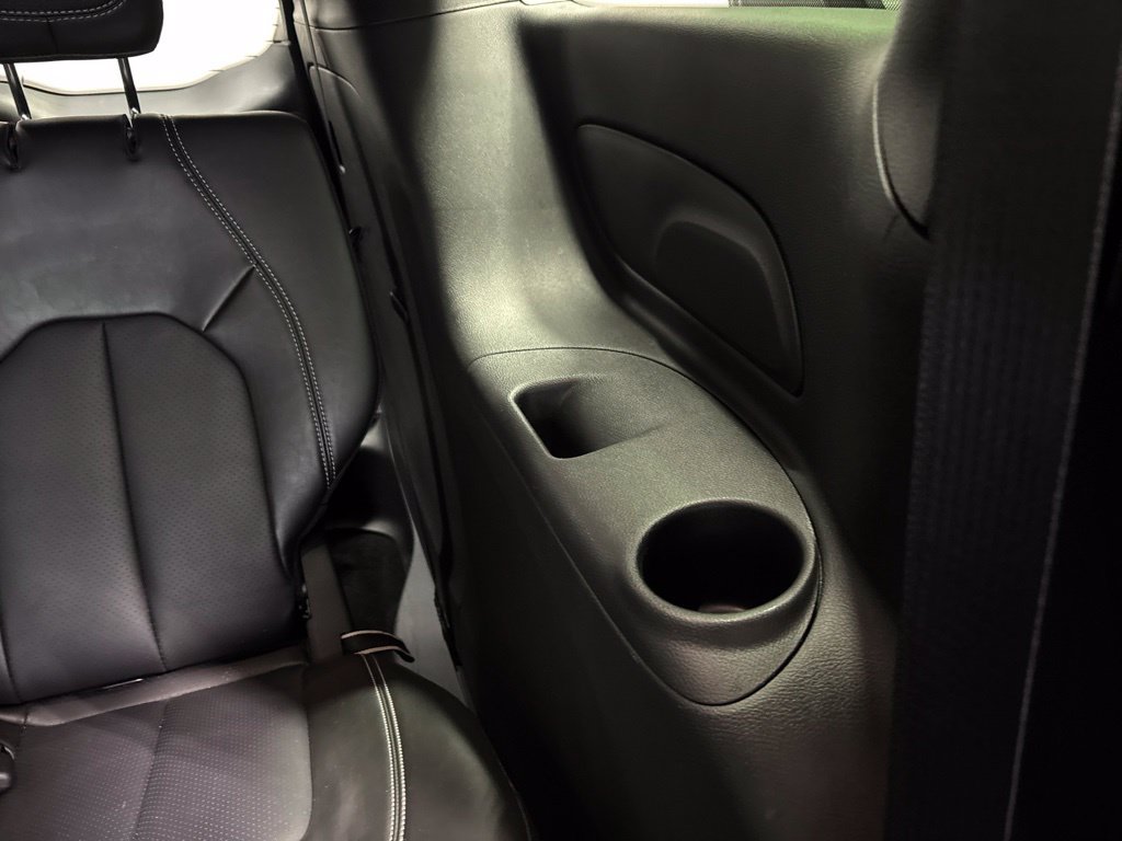 Used 2025 Chrysler Pacifica Select FWD image 46