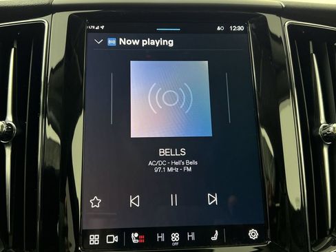 Certified 2025 Volvo XC60 B5 Plus image 14