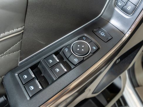 Used 2025 Ford F250 Platinum w/ Platinum Plus Package image 18