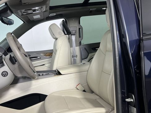 Used 2024 Cadillac Escalade Sport Platinum w/ LPO, ONYX Package image 20