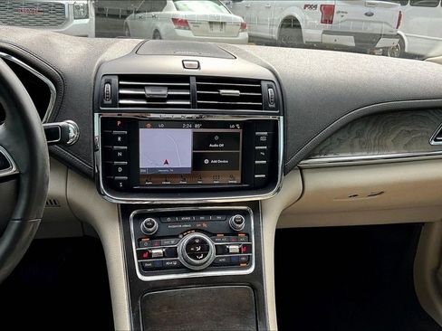 Used 2017 Lincoln Continental Select FWD image 16