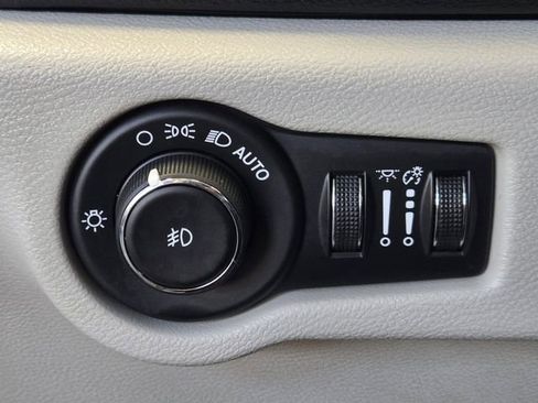 Used 2020 Chrysler Pacifica Touring-L image 23