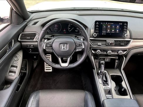 Used 2018 Honda Accord Sport image 6