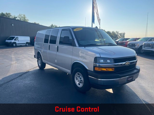 Used 2025 Chevrolet Express 3500 w/ Hotel Shuttle Package RWD image 10