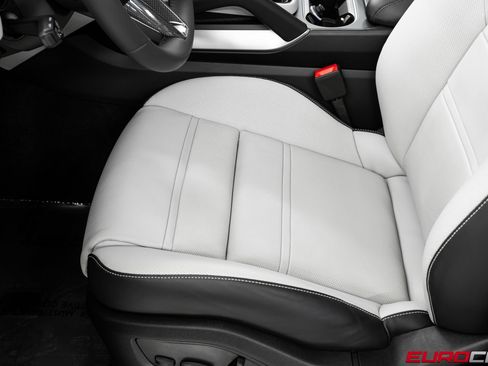 Used 2025 Porsche Cayenne Turbo image 45