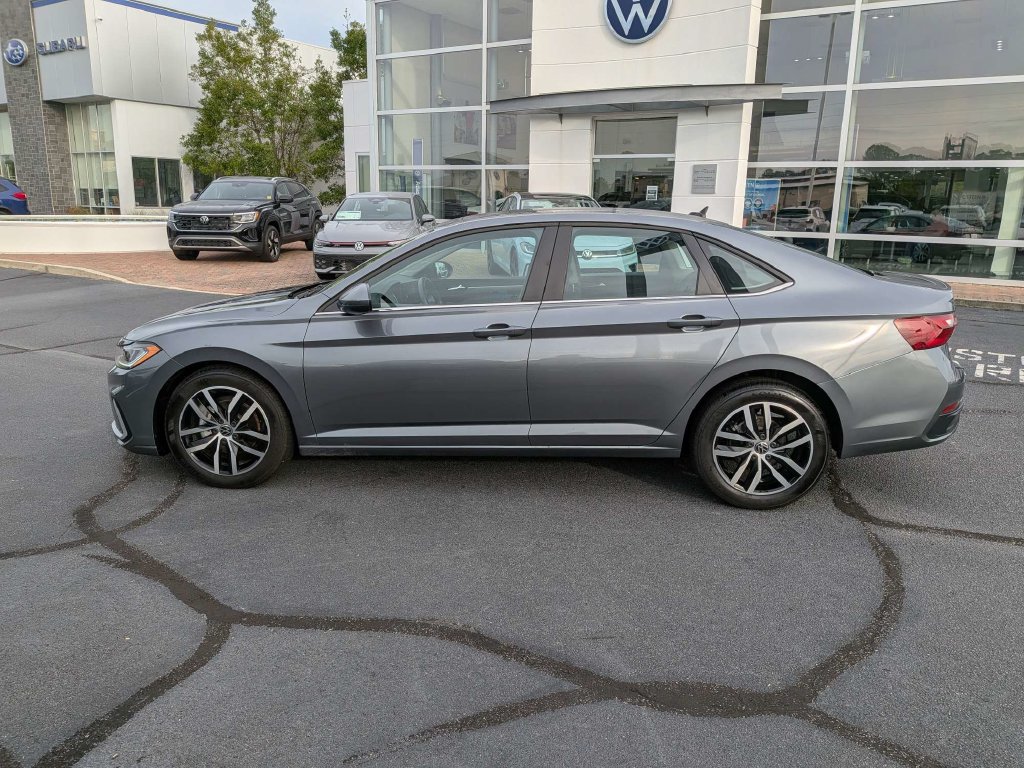 Certified 2026 Volkswagen Jetta SE FWD image 8