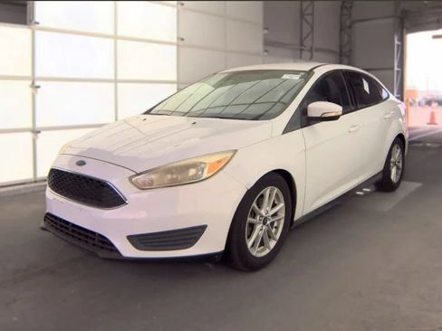 Used 2015 Ford Focus SE FWD image 1
