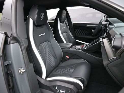 Used 2024 Lamborghini Urus Performante AWD/4WD image 34