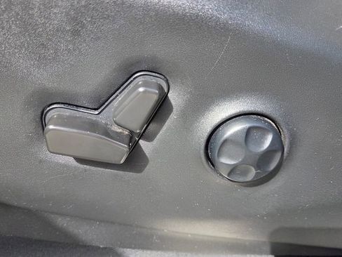 Used 2022 Chrysler Pacifica Touring-L image 18